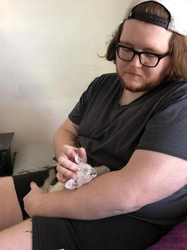 并不是所有人都适合养猫咪，有一部分人根本不适合养喵