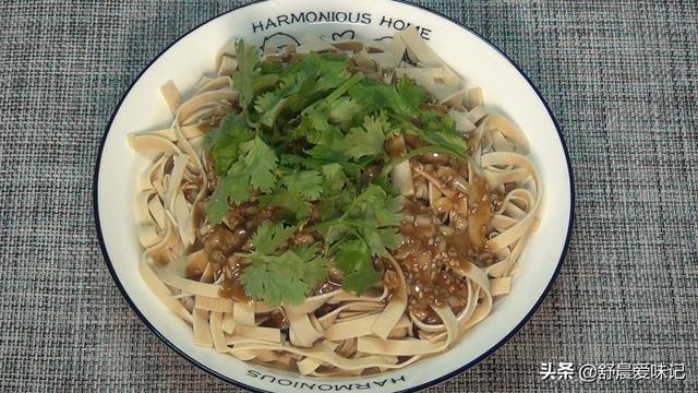 炒干豆腐的做法，怎样炒干豆腐好吃又简单（快手家常菜，芹菜炒豆腐干）