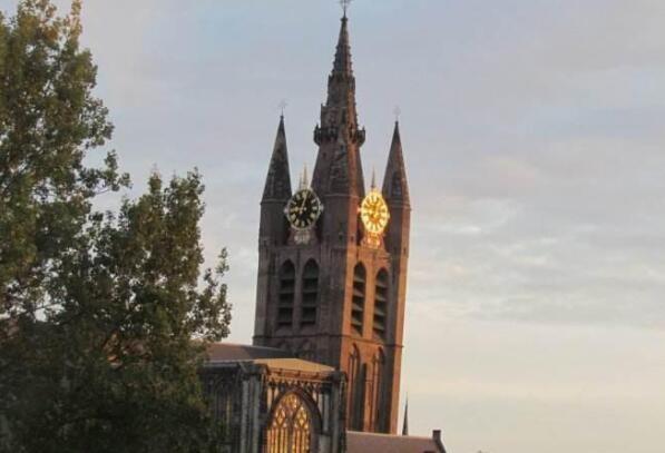 全国最高的钟楼，是中国现存形制最大、保存最完整的一座