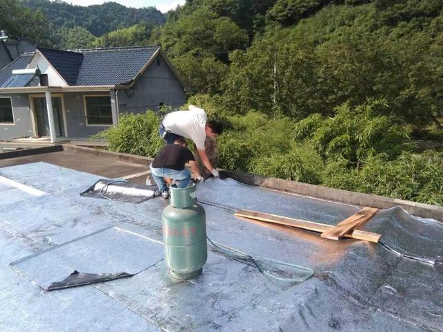 楼顶漏水怎样整才好，教你一个楼顶漏水维修的小方法