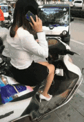 笑死我了，妹子你還好意思發自拍，門都變形了，好尷尬啊 搞笑整蠱 第25张