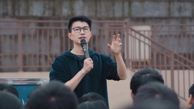 杨洋大学毕业学校，全国优秀大学毕业生成为特战尖兵