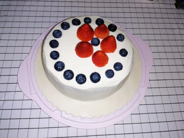 6寸生日蛋糕图片，超详细的6寸戚风蛋糕（十分钟搞定一道挑战一下6寸戚风蛋糕）