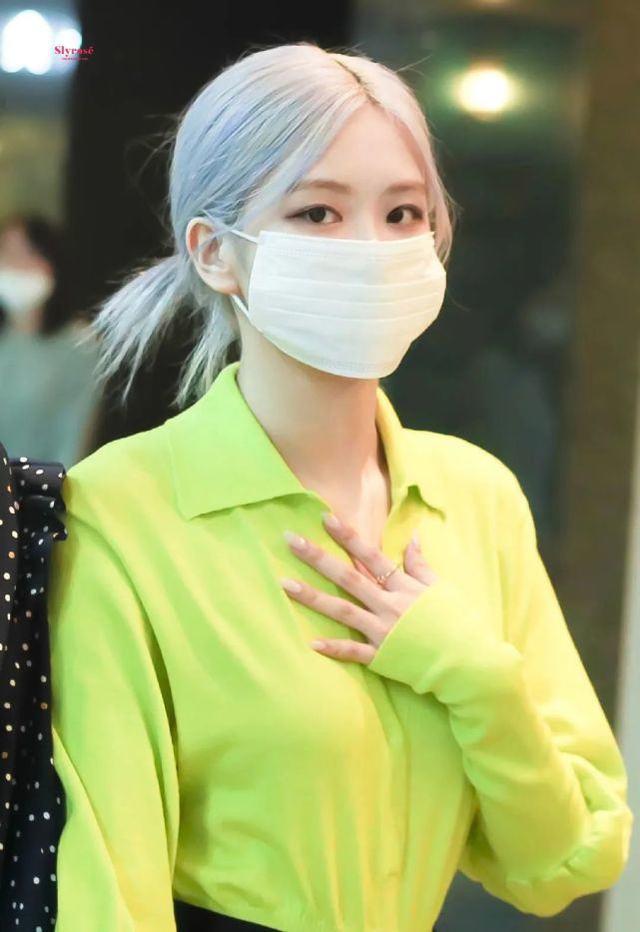 「澳洲野玫瑰」rose現身，螢光綠上衣配藍色頭發，太像漫畫美少女 娛樂八卦吃瓜 第4张