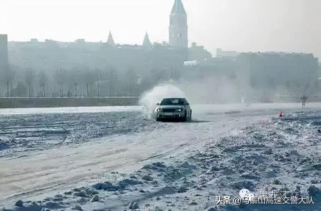 雪天行车安全注意事项，雪天安全行车注意事项有哪些（雪天出行请注意行车安全）