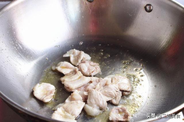 土豆片怎么炒才好吃，土豆片怎么炒才好吃又脆又好看（炒土豆条）