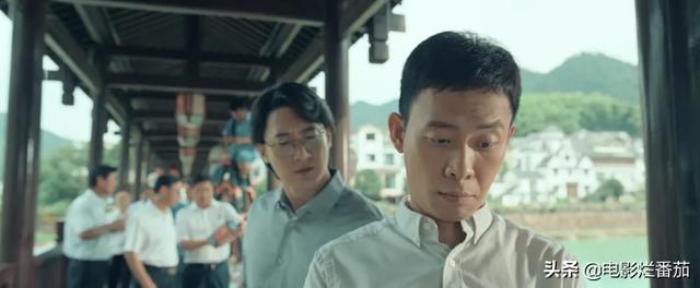 天上掉下个UFO，以我和我的家乡为题800字作文（3米高外星生物在后院溜达）