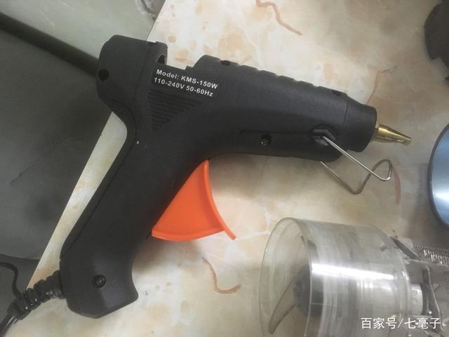 吹风机怎么拆开，自己动手拆卸电吹风（家用电吹风拆卸图解）