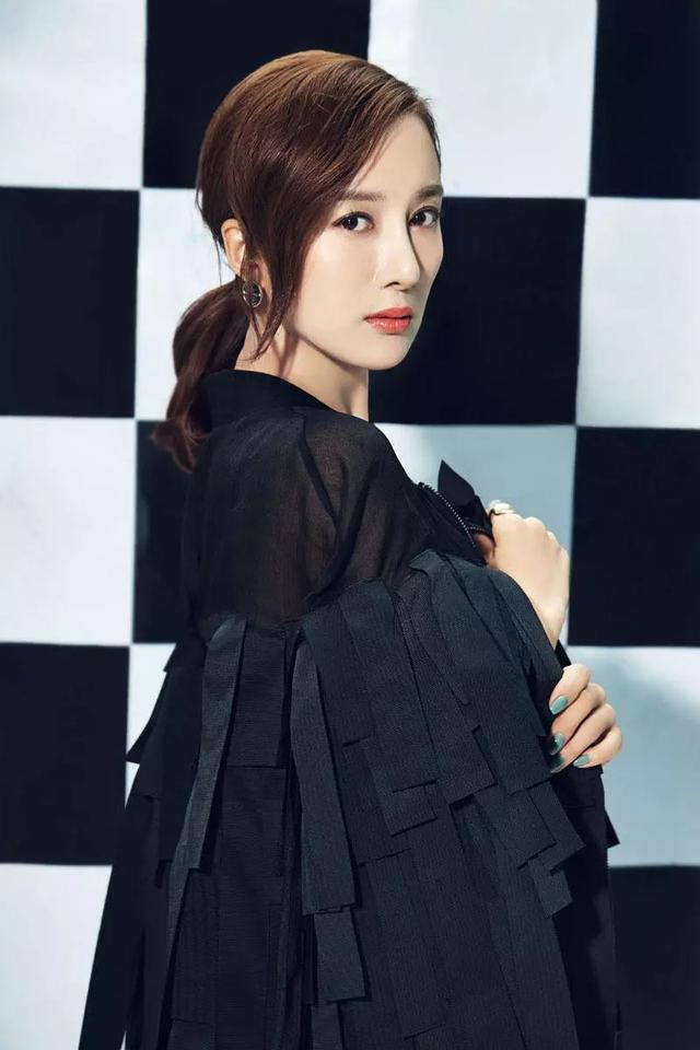 李依晓承认整容，李依晓整容真实经历（《扶摇》大师姐李依晓自曝整容5次）