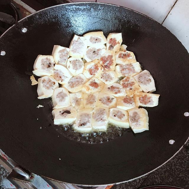 酿豆腐的制作详细方法，梅州美食客家酿豆腐的制作教程