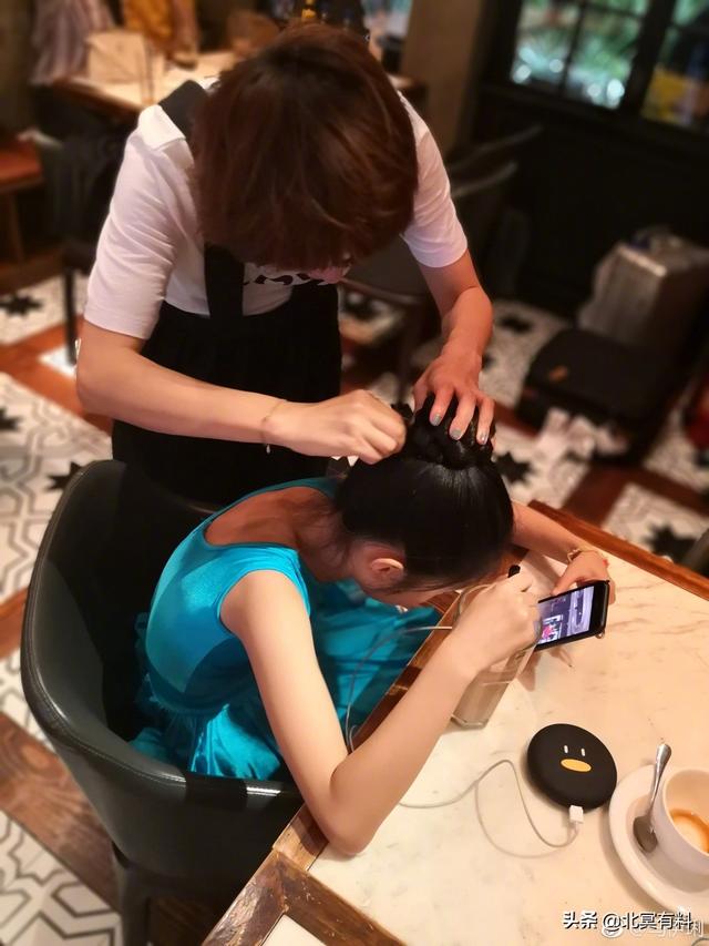 马伊琍文章离婚后首次同框，文章马伊琍今日宣布离婚原因疑曝光