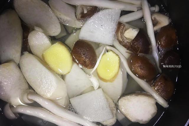 冬天煲什么汤好喝又下饭，建议：冬季常喝这5碗汤