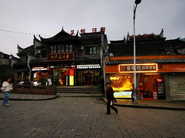 凤凰古城特色民宿，走进凤凰古城入住江景民宿