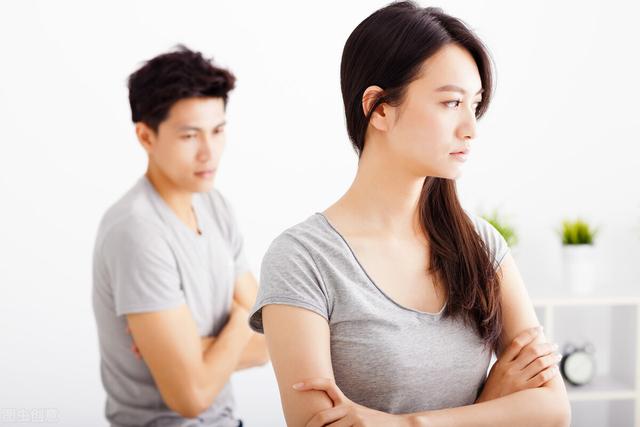 女人出轨闺蜜老公的惨痛代价，我被老公撵出了围城