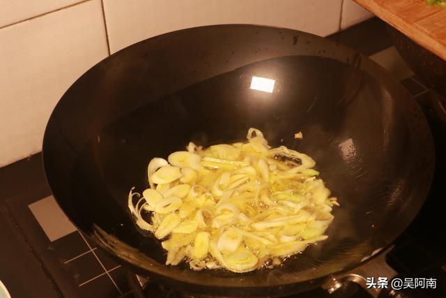 怎么腌制鱼好吃，酸菜鱼怎么腌制才好吃呢（教你正宗酸菜鱼的做法）