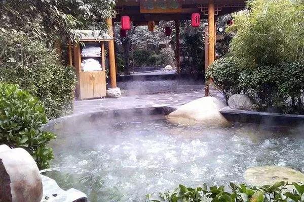 北京最近冬季泡温泉好去处，北京10大温泉度假村等您