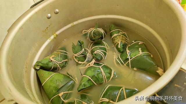 最简单的粽子怎么包的教程，2种包粽子最简单方法