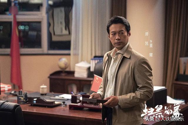 侯长荣年轻照片，扫黑风暴人物原型下场（凭《红楼梦》成名）