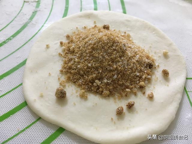三角糖包的包法窍门，包出来的三角糖包好看又好吃还不漏馅