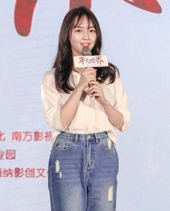 秦牛正威資源好！比賽淘汰後與陳喬恩合作演電影，高調現身發布會 娛樂八卦吃瓜 第4张