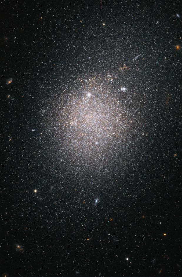 二十亿光年的孤独，二十亿光年的孤独宇宙正在倾斜