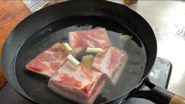 红烧肉要焯水吗，红烧肉还需要焯水吗（到底要不要焯水）