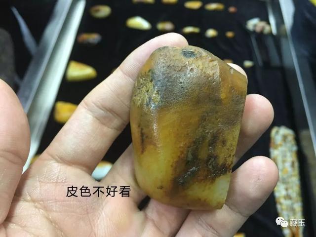 和田玉籽料小知识，看籽料表面的这些特征就明白了