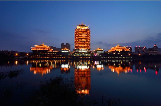 成都省眉山市，眉山未来划入成都的希望应该最大