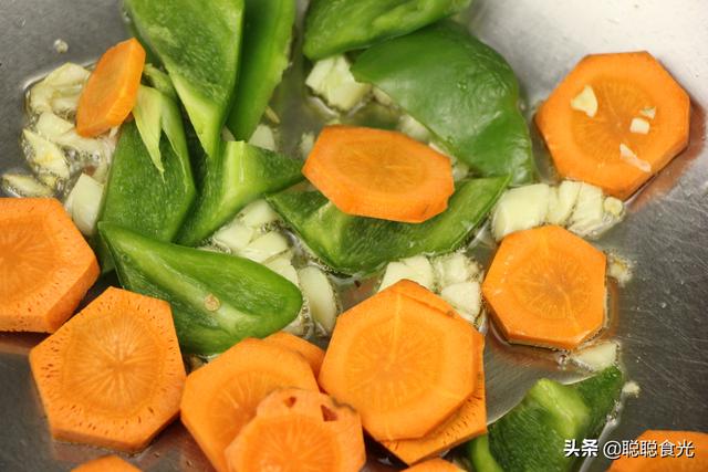 怎样炒扇贝肉好吃又简单，家吃和过年招待客人都可以