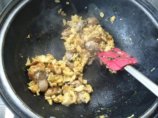 鸡蛋炒海蛎子怎么炒，海蛎子鲜嫩肥美