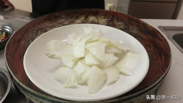 酸辣大白菜的做法，酸辣大白菜做法简单好吃又开胃（酸辣白菜的做法）