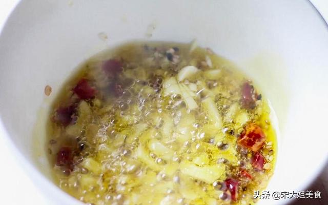 莴苣叶子能吃不，莴笋叶丢弃不吃（莴笋叶能做什么）