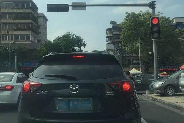 右转闯红灯扣几分，碰到红灯直接右转扣几分（红灯可以右转为什么还被扣6分）