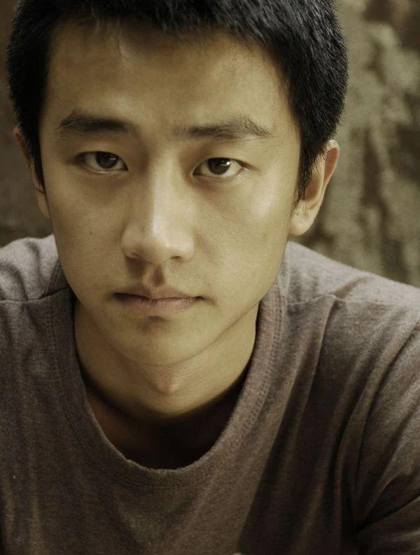 自在如风永少年，黄轩的颜值（《愿你自在如风永少年）