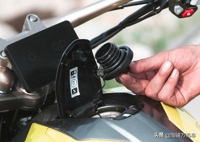 升仕310v是街车还是太子款，看专业机构们如何评价