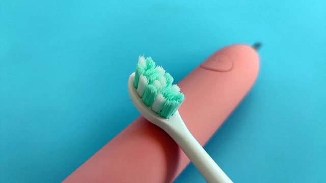 电动牙刷怎么充电，各种电动牙刷的充电方式