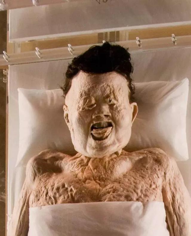 马王堆辛追夫人，辛追夫人墓中的服饰（马王堆汉墓中的“辛追”夫人的尸体为何历经千年没有腐烂）