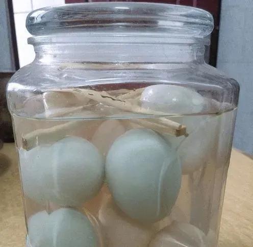 腌咸鸭蛋的方法，好吃咸鸭蛋的4种腌制方法（保证个个流油起沙）