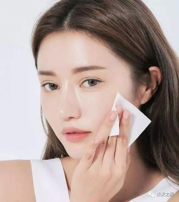 水和乳先用哪个，爽肤水与乳液的正确使用顺序