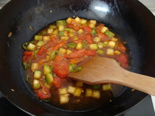西红柿鸡蛋捞面，鸡蛋豆角番茄捞面家常做法（学会这道美味的番茄鸡蛋捞面）