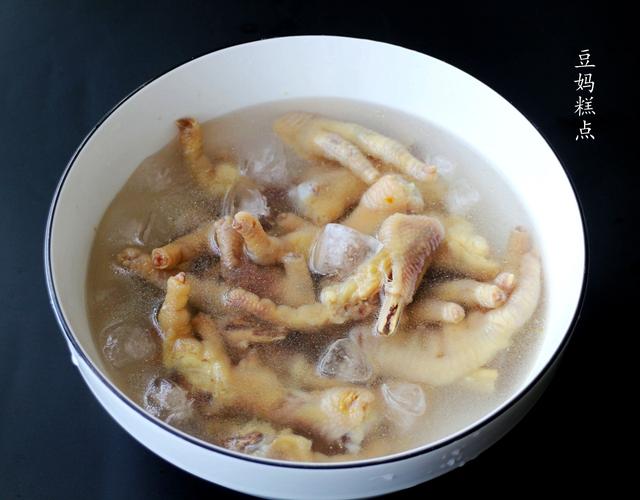 鸡爪怎么泡才好吃，泡鸡爪怎么泡才好吃呢（逐渐成为了奢侈品的泡椒凤爪）