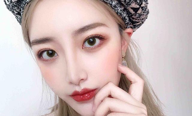 初学者如何正确戴美瞳，新手如何戴美瞳