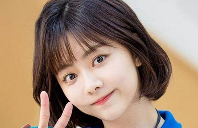 谭松韵简单的同款发型，赵露思、谭松韵牛角包发型