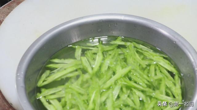 凉拌苦瓜怎么做，凉拌苦瓜正确最好吃的做法