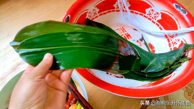 最简单的粽子怎么包的教程，2种包粽子最简单方法