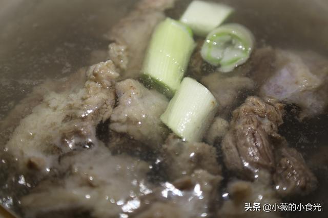 牛肉炖白萝卜做法，醇香鲜甜的牛肉清炖白萝卜（简单的白萝卜炖牛肉怎么做）