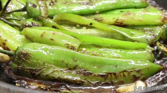 虎皮辣椒怎么做，虎皮辣椒的简易做法