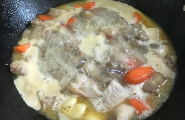 腐乳豆腐五花肉做法，1斤五花肉加上一块腐乳