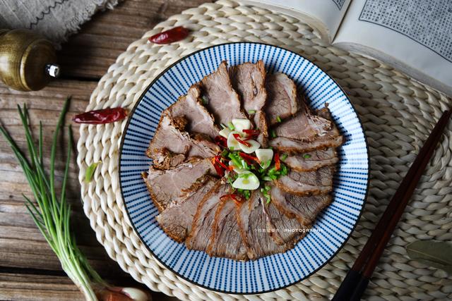 卤牛肉怎么炒好吃，怎么炒卤牛肉才嫩才好吃又简单呢（无辣不欢者的美味佳肴“野山椒卤牛肉炒饭”）