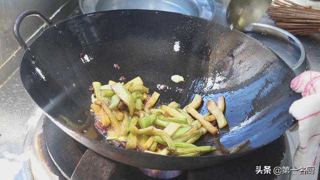 手把手教你做好吃的农家烧茄子，家常烧茄子的做法